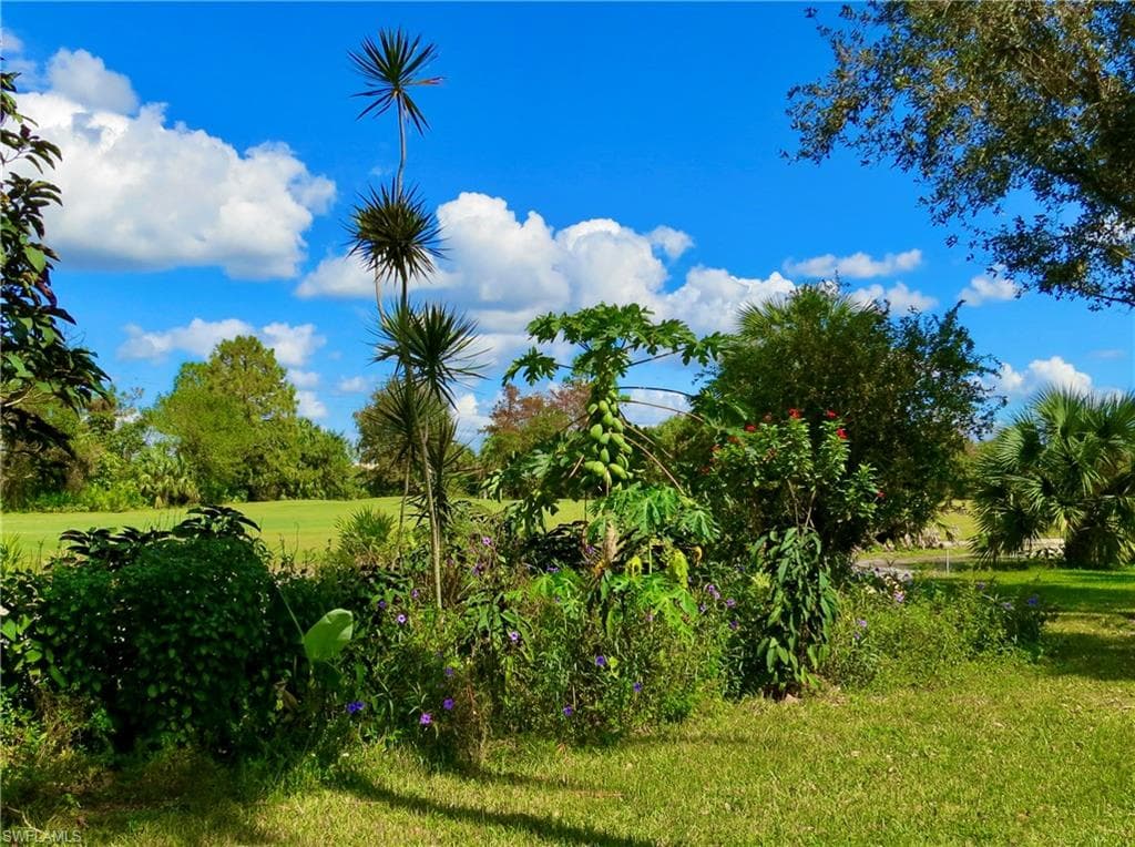 2004 Par Dr, Naples, FL 34120-3