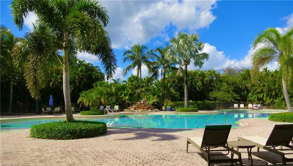 2004 Par Dr, Naples, FL 34120-5