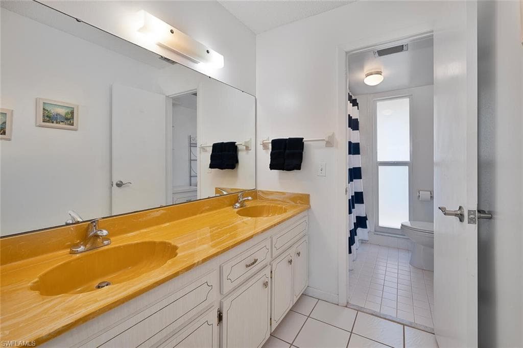 239 Palm Dr 239-2, Naples, FL 34112-8