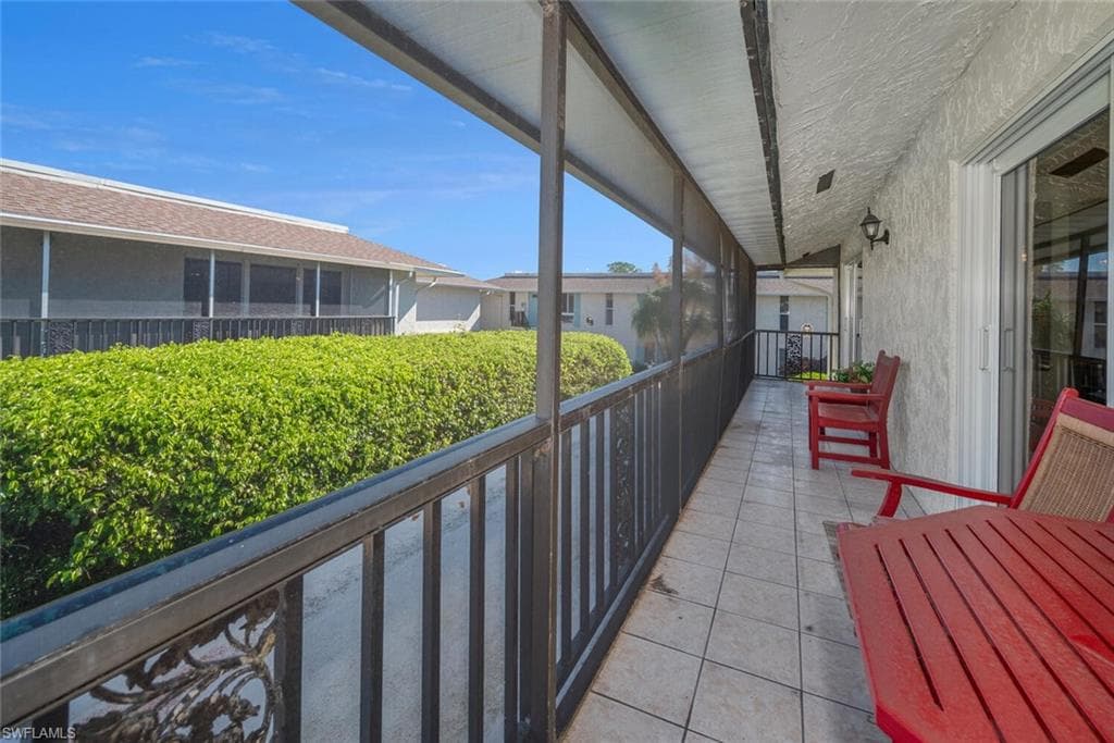 239 Palm Dr 239-2, Naples, FL 34112-11