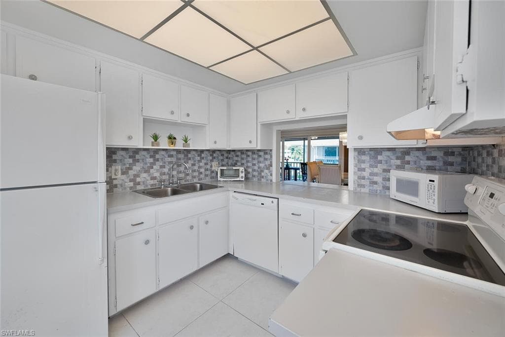 239 Palm Dr 239-2, Naples, FL 34112-4