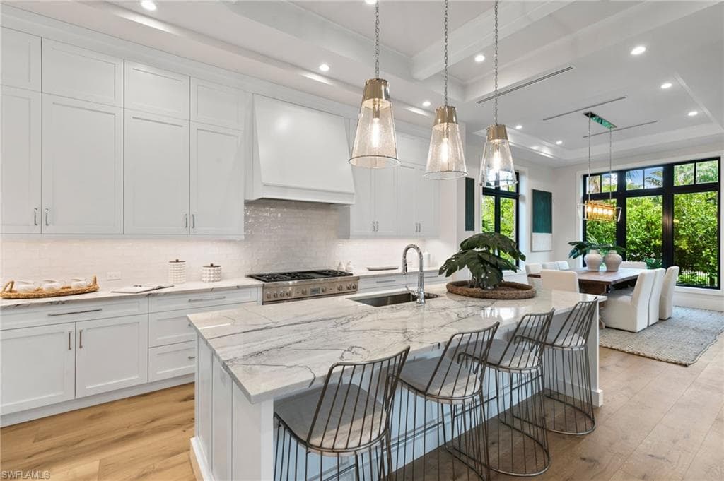 1191 7th Ave N, Naples, FL 34102-13