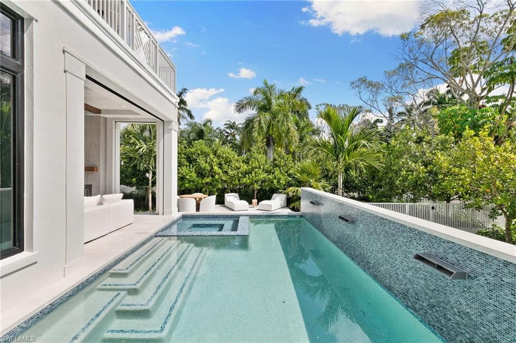 1191 7th Ave N, Naples, FL 34102-23