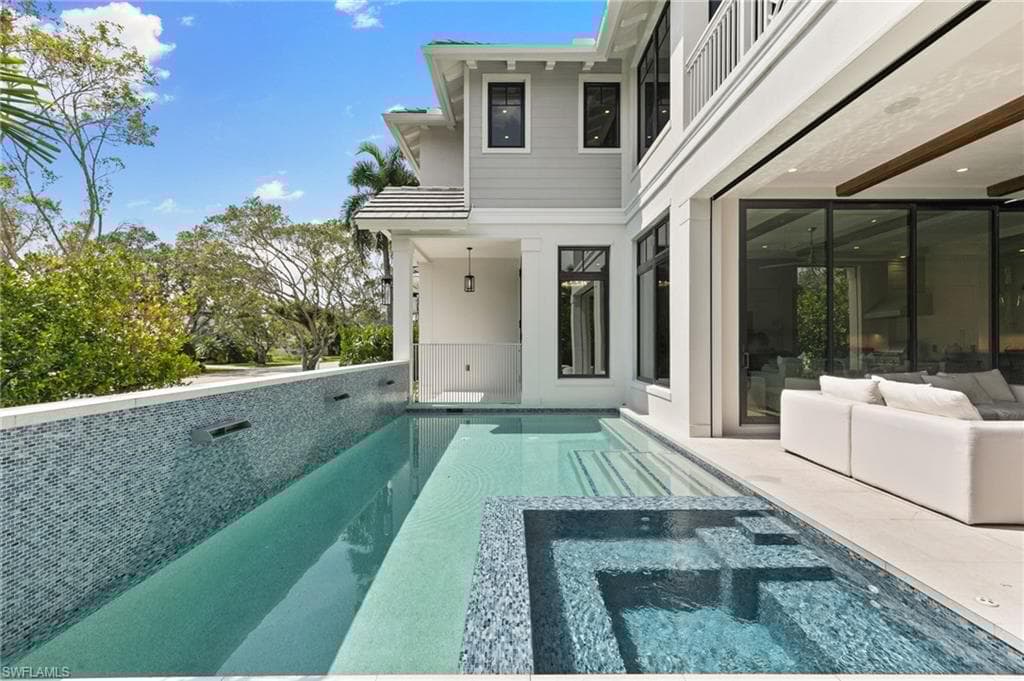 1191 7th Ave N, Naples, FL 34102-24