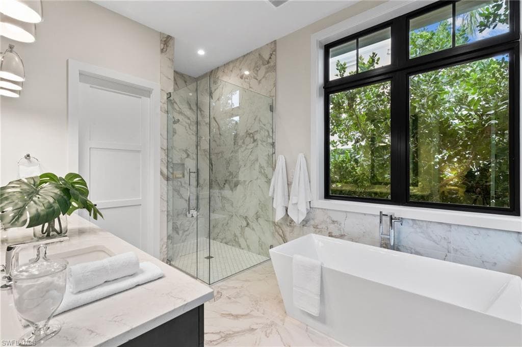 1191 7th Ave N, Naples, FL 34102-30