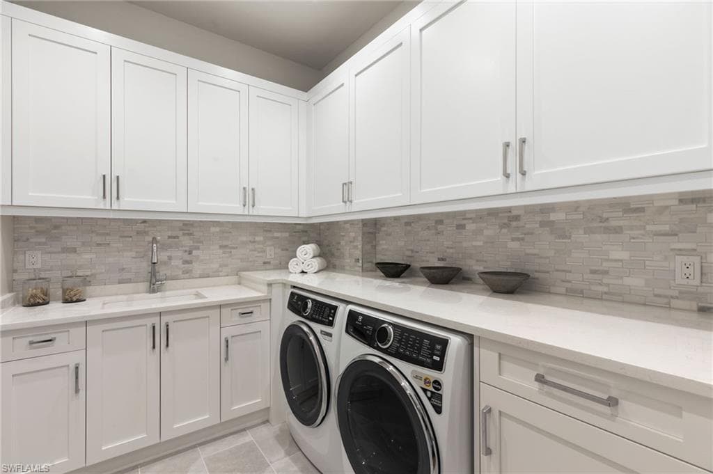 1191 7th Ave N, Naples, FL 34102-32