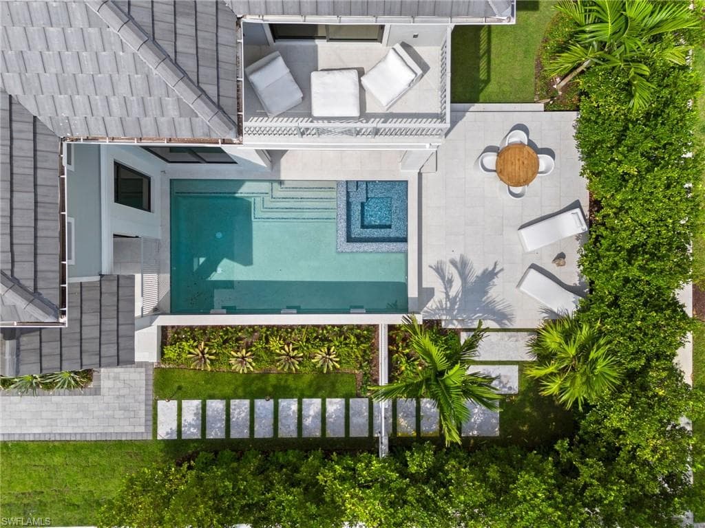 1191 7th Ave N, Naples, FL 34102-46