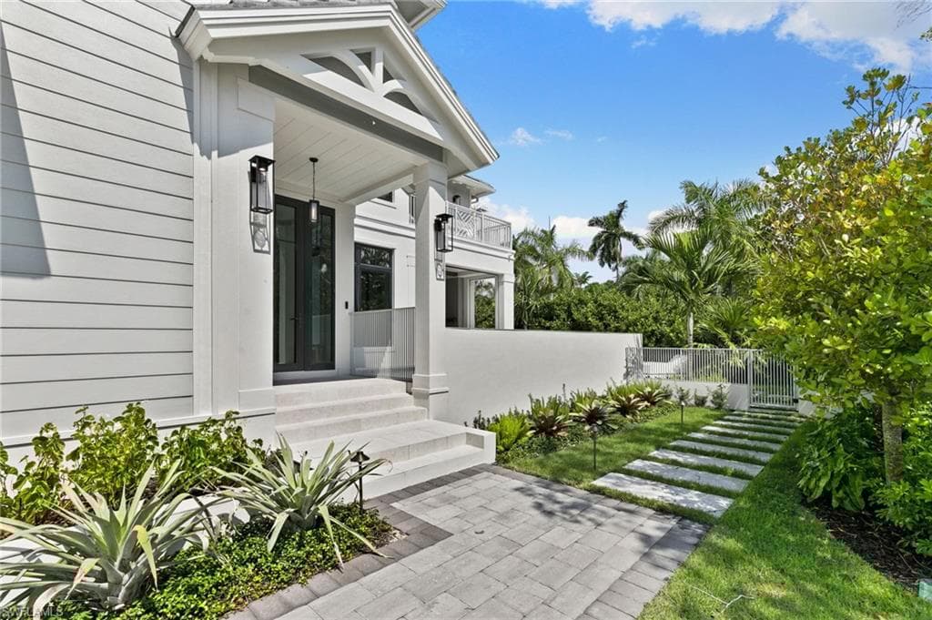 1191 7th Ave N, Naples, FL 34102-48