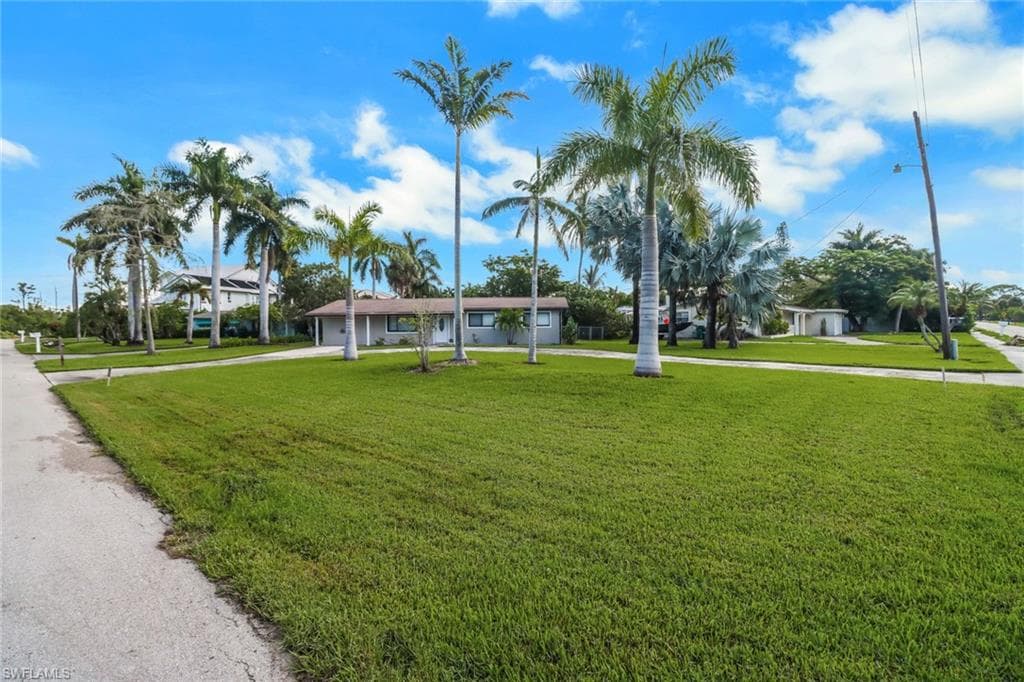 1185 Christopher Ct, Naples, FL 34104-10