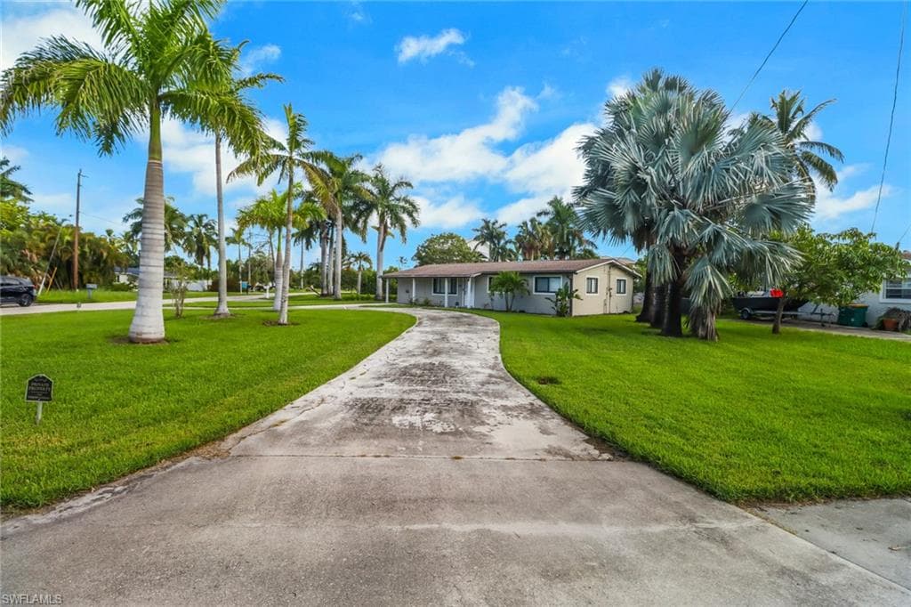 1185 Christopher Ct, Naples, FL 34104-13