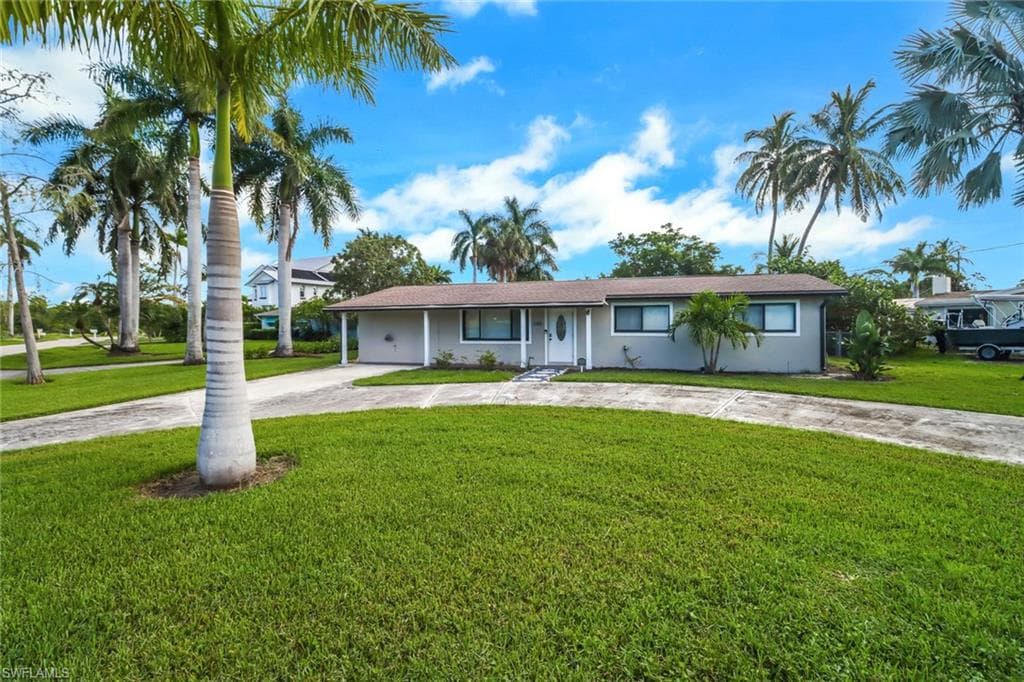 1185 Christopher Ct, Naples, FL 34104-1