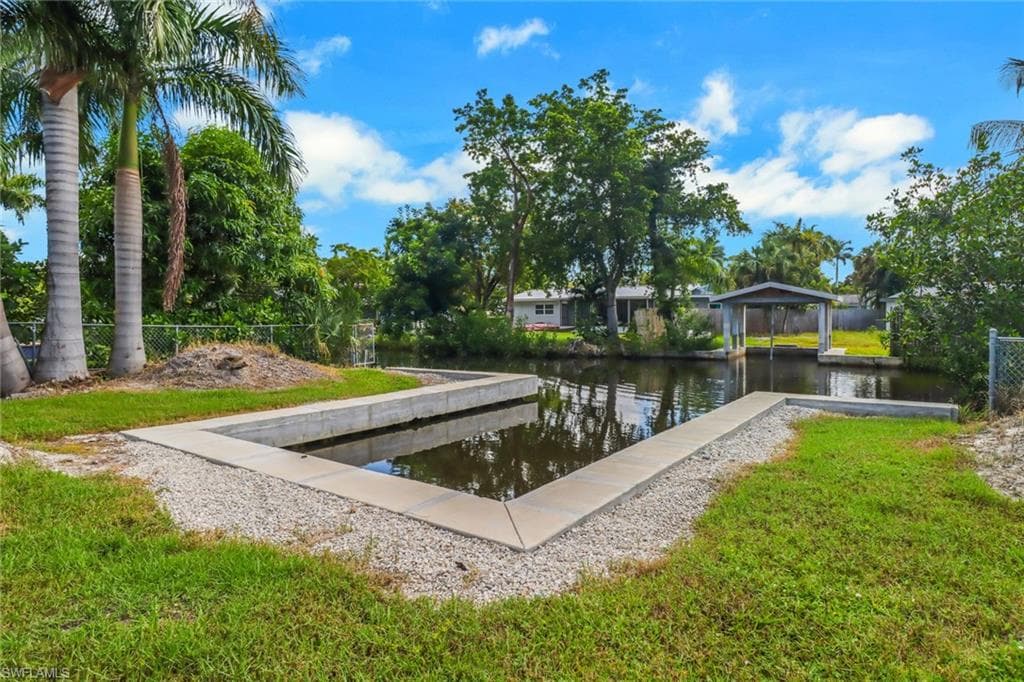 1185 Christopher Ct, Naples, FL 34104-5