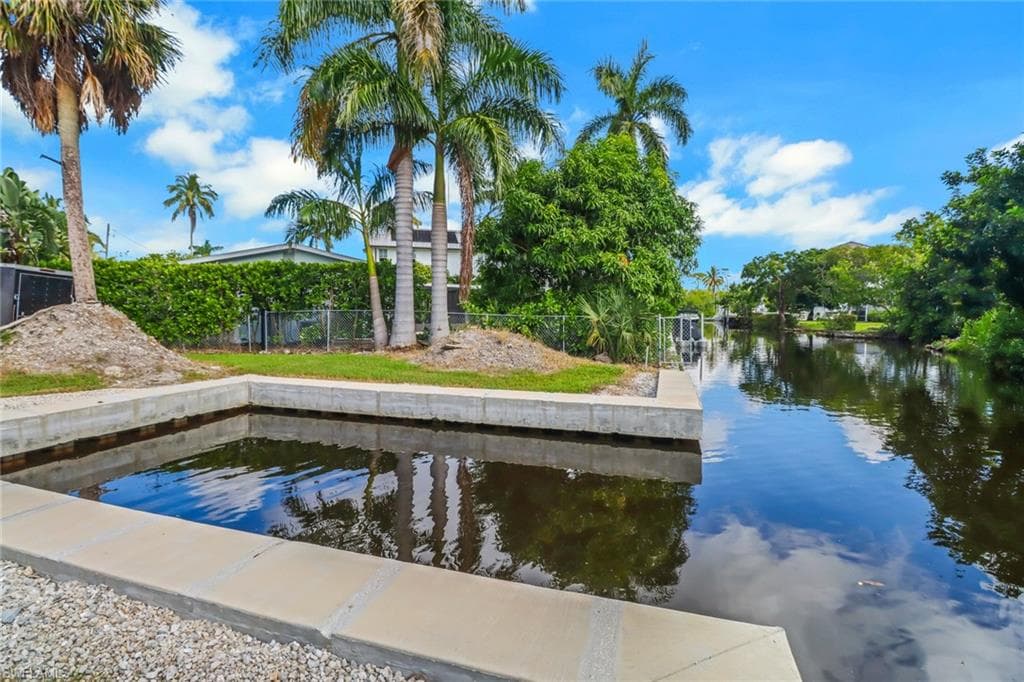 1185 Christopher Ct, Naples, FL 34104-7