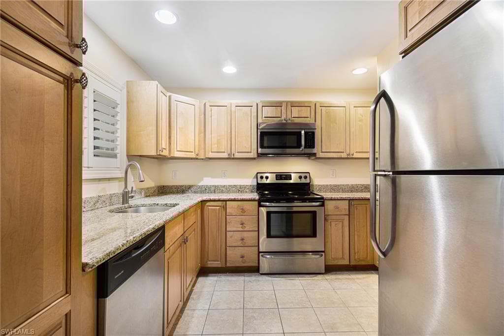 1850 Bald Eagle Dr 404-c, Naples, FL 34105-32