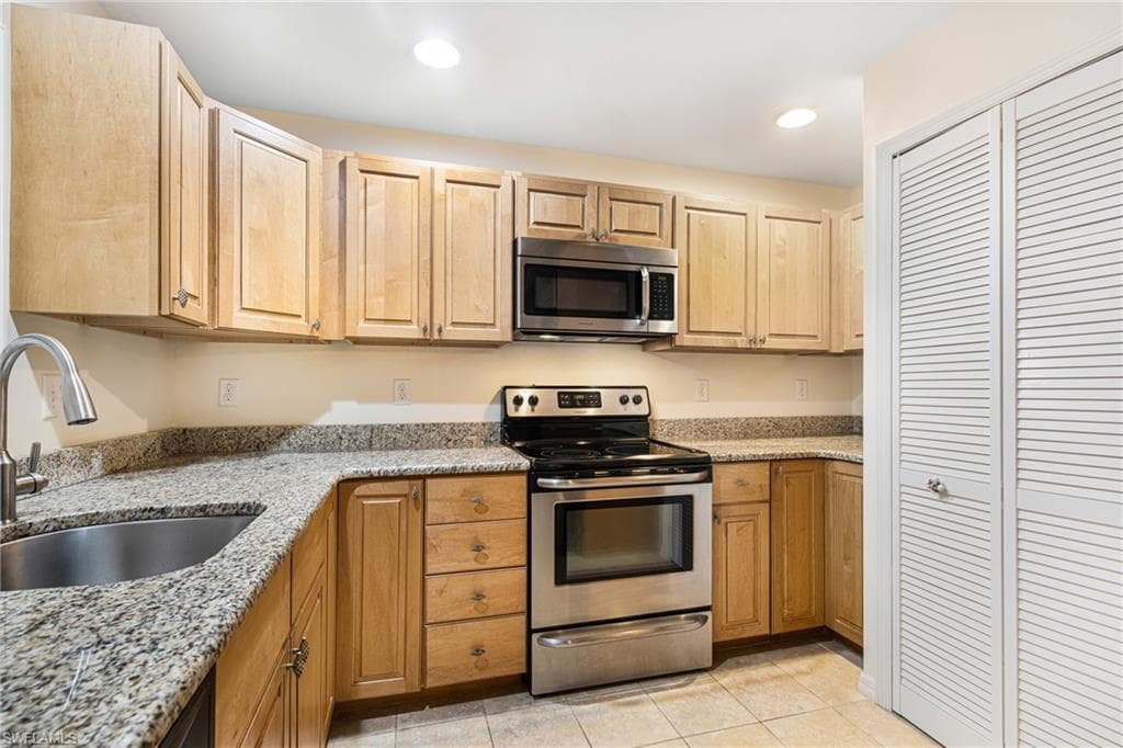 1850 Bald Eagle Dr 404-c, Naples, FL 34105-34