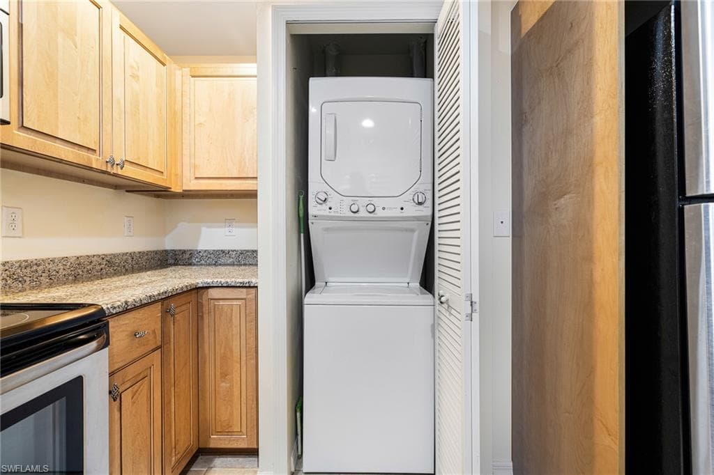 1850 Bald Eagle Dr 404-c, Naples, FL 34105-36