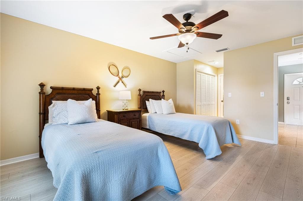 1850 Bald Eagle Dr 404-c, Naples, FL 34105-39