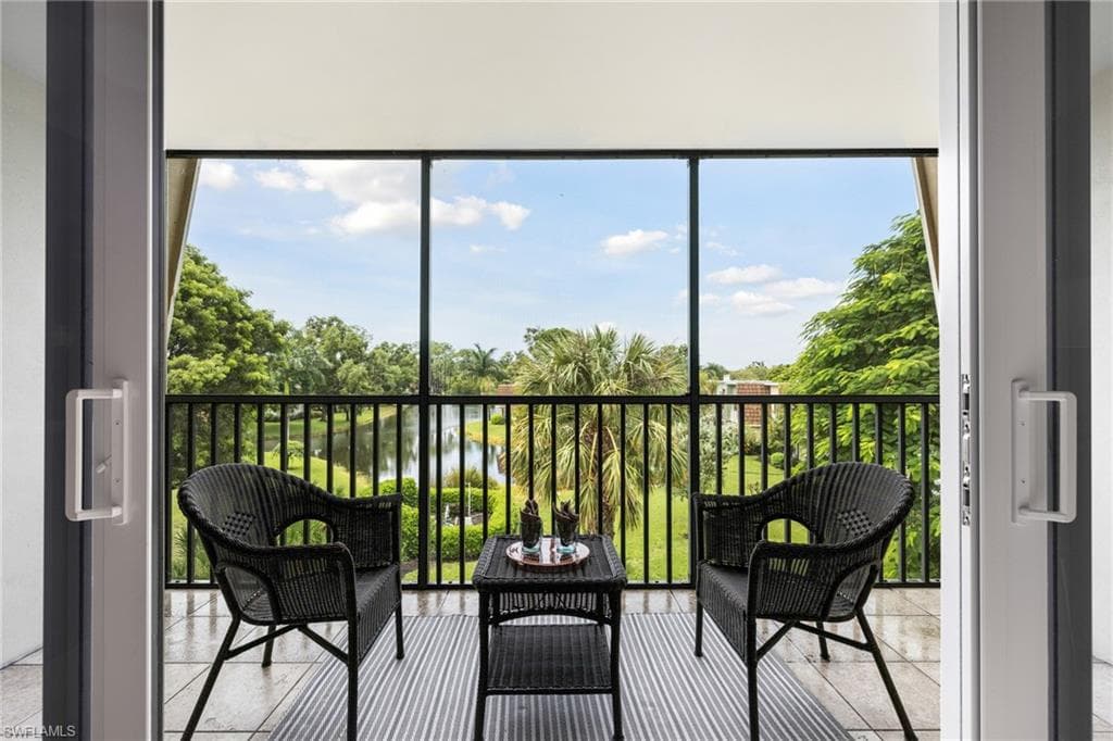 1850 Bald Eagle Dr 404-c, Naples, FL 34105-4