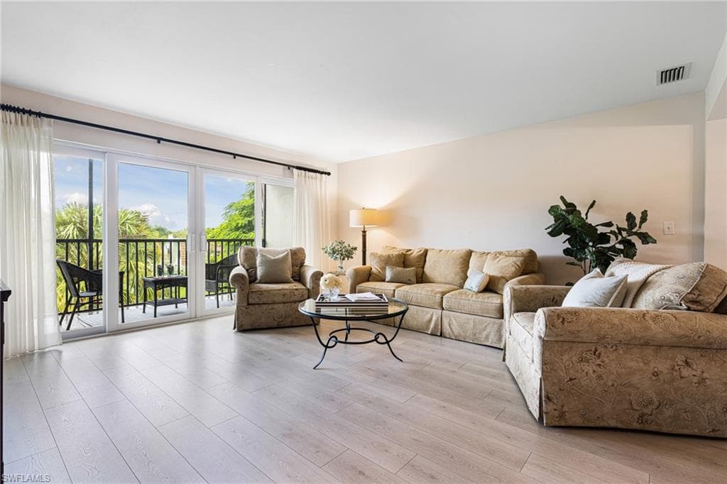 1850 Bald Eagle Dr 404-c, Naples, FL 34105-5