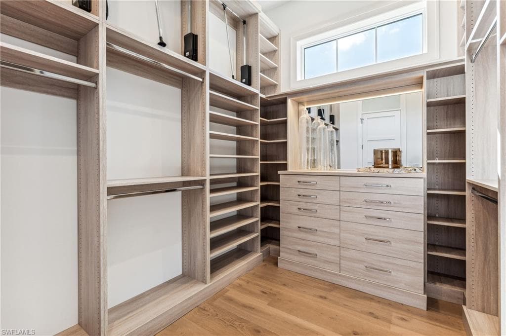 2990 Leeward Ln, Naples, FL 34103-24