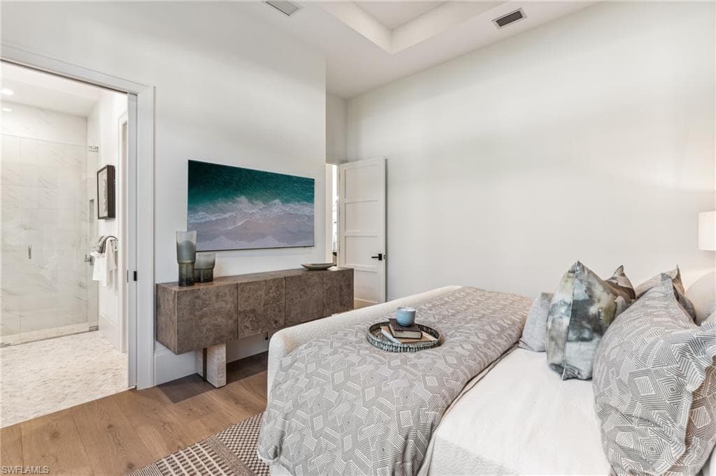 2990 Leeward Ln, Naples, FL 34103-29