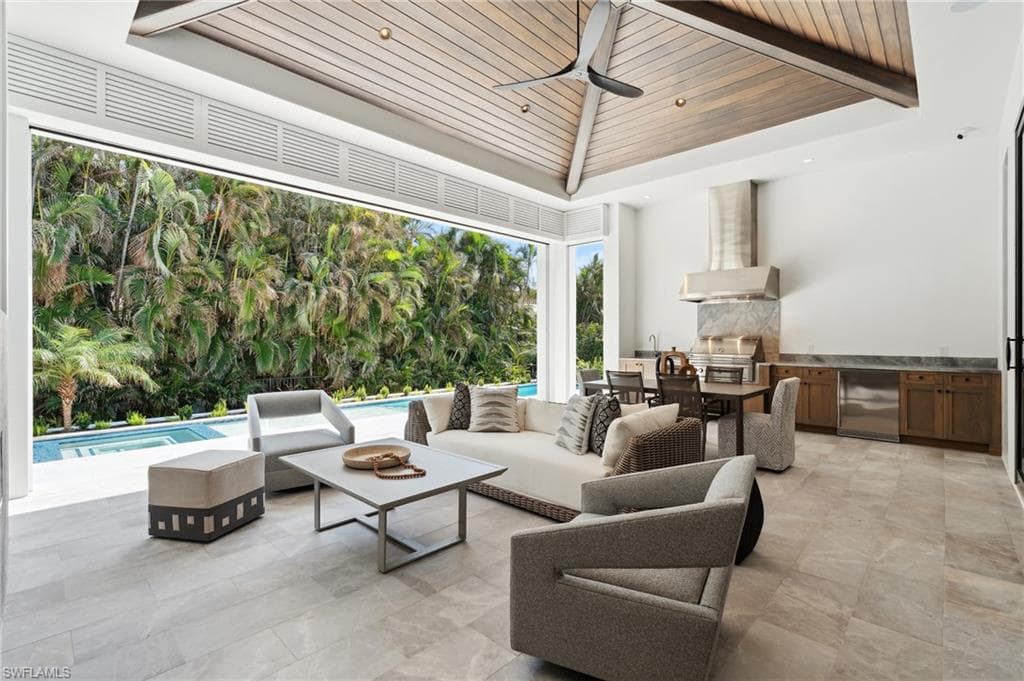 2990 Leeward Ln, Naples, FL 34103-38