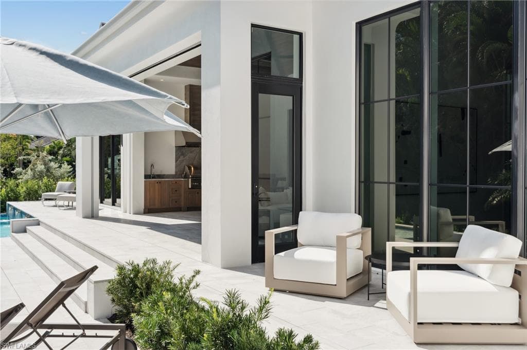 2990 Leeward Ln, Naples, FL 34103-41