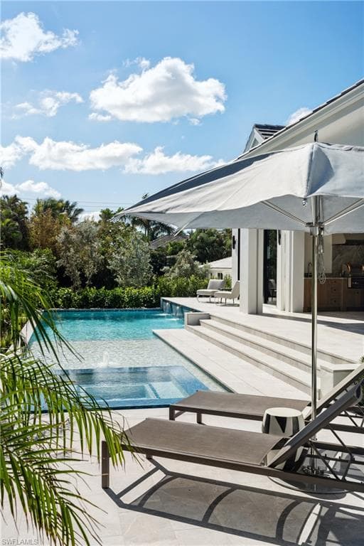 2990 Leeward Ln, Naples, FL 34103-44