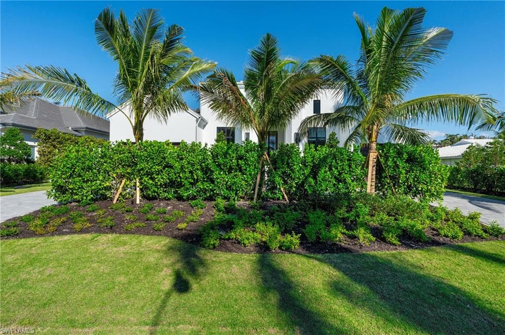 2990 Leeward Ln, Naples, FL 34103-49