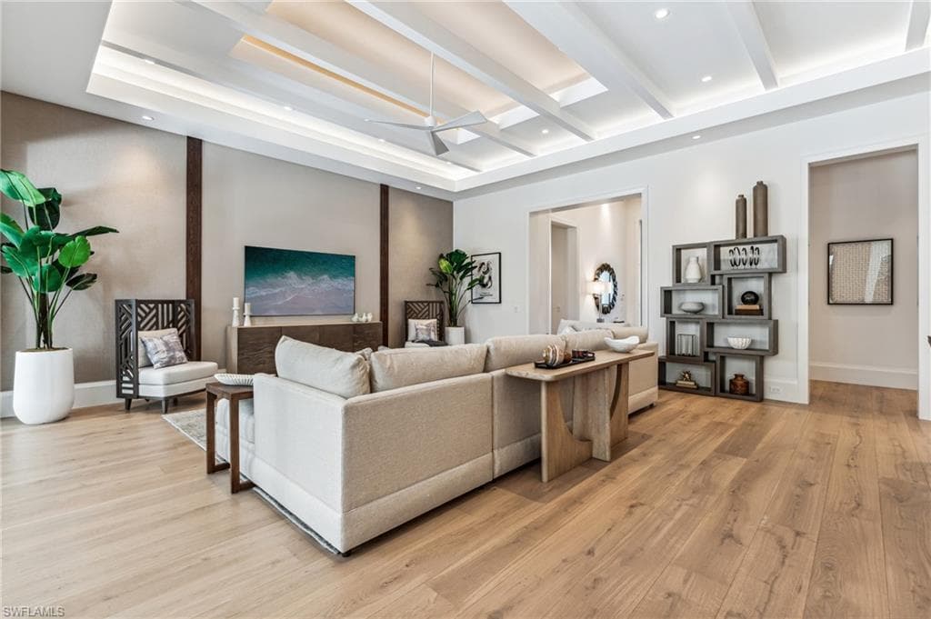 2990 Leeward Ln, Naples, FL 34103-7