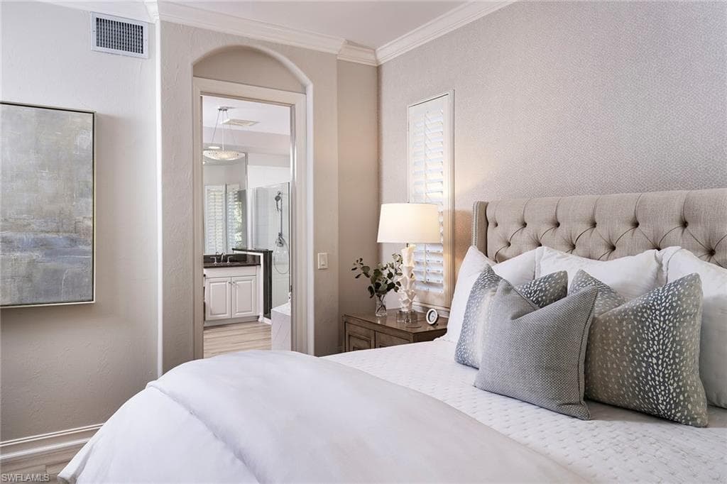 2839 Tiburon Blvd E 102, Naples, FL 34109-10