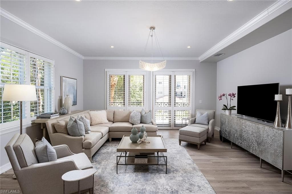 2839 Tiburon Blvd E 102, Naples, FL 34109-1