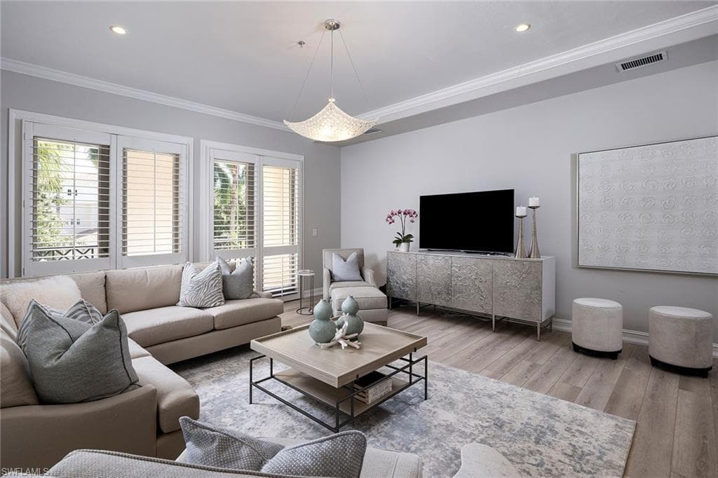 2839 Tiburon Blvd E 102, Naples, FL 34109-3