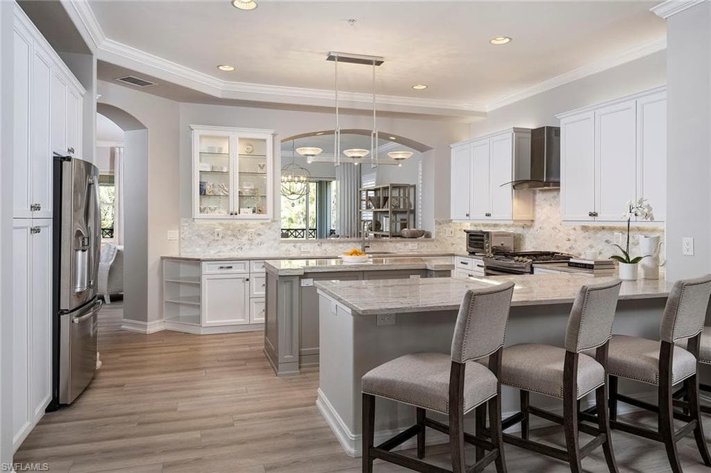 2839 Tiburon Blvd E 102, Naples, FL 34109-4