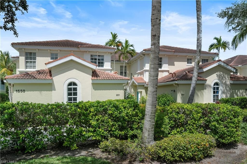 1650 Tarpon Bay Dr S 101, Naples, FL 34119-14
