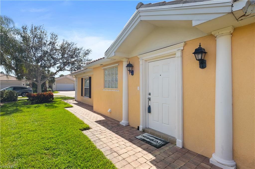 7373 Emilia Ln, Naples, FL 34114-2