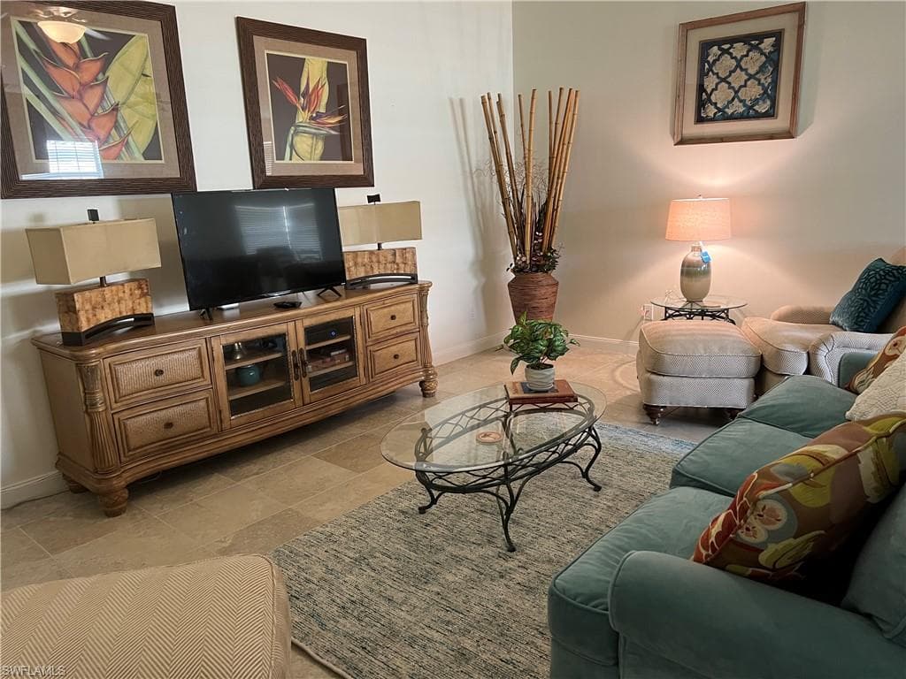 7373 Emilia Ln, Naples, FL 34114-8