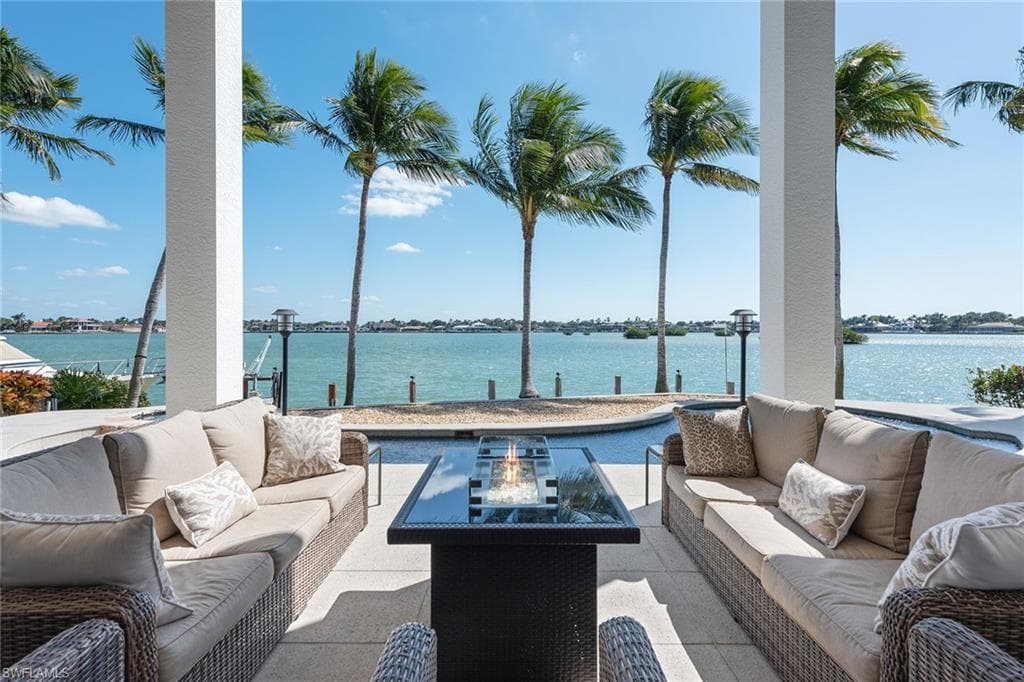 581 Conover Ct, Marco Island, FL 34145-4