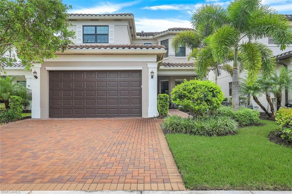 4397 Aurora St, Naples, FL 34119-3