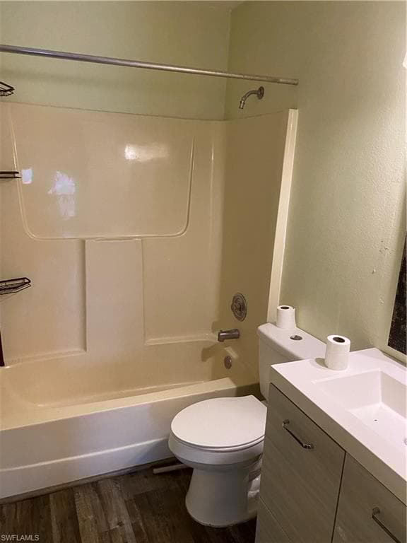 5323 Treetops Dr 203, Naples, FL 34113-19