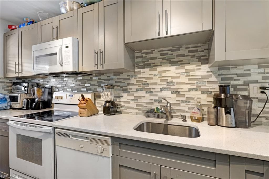 5323 Treetops Dr 203, Naples, FL 34113-4
