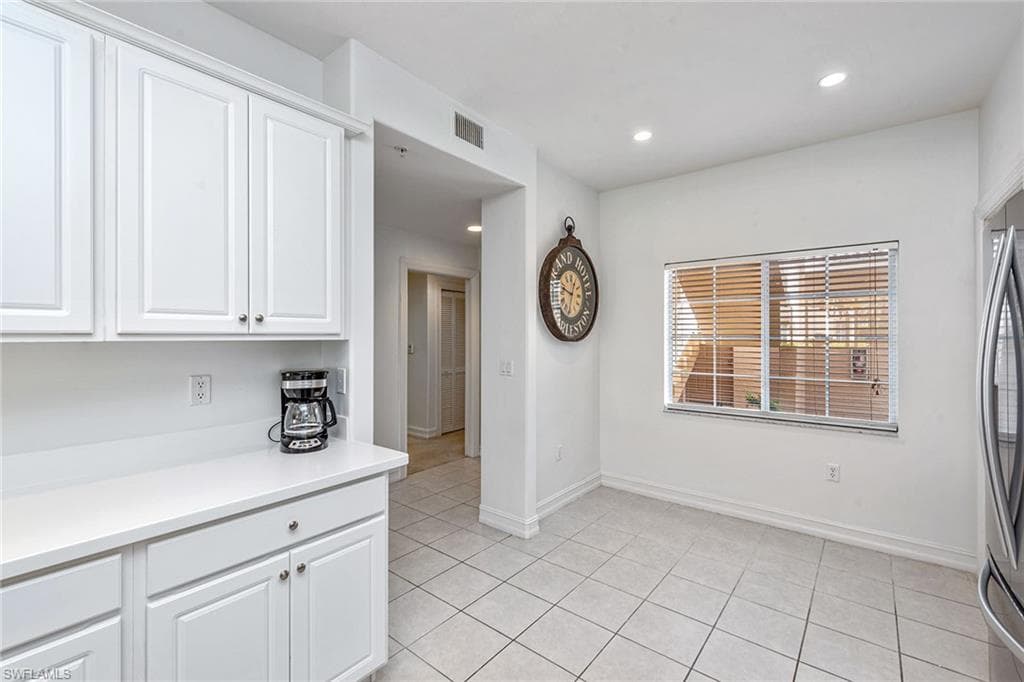 9128 Michael Cir 11, Naples, FL 34113-10