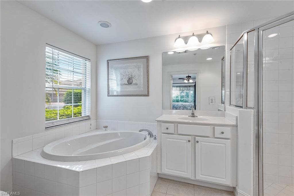 9128 Michael Cir 11, Naples, FL 34113-16
