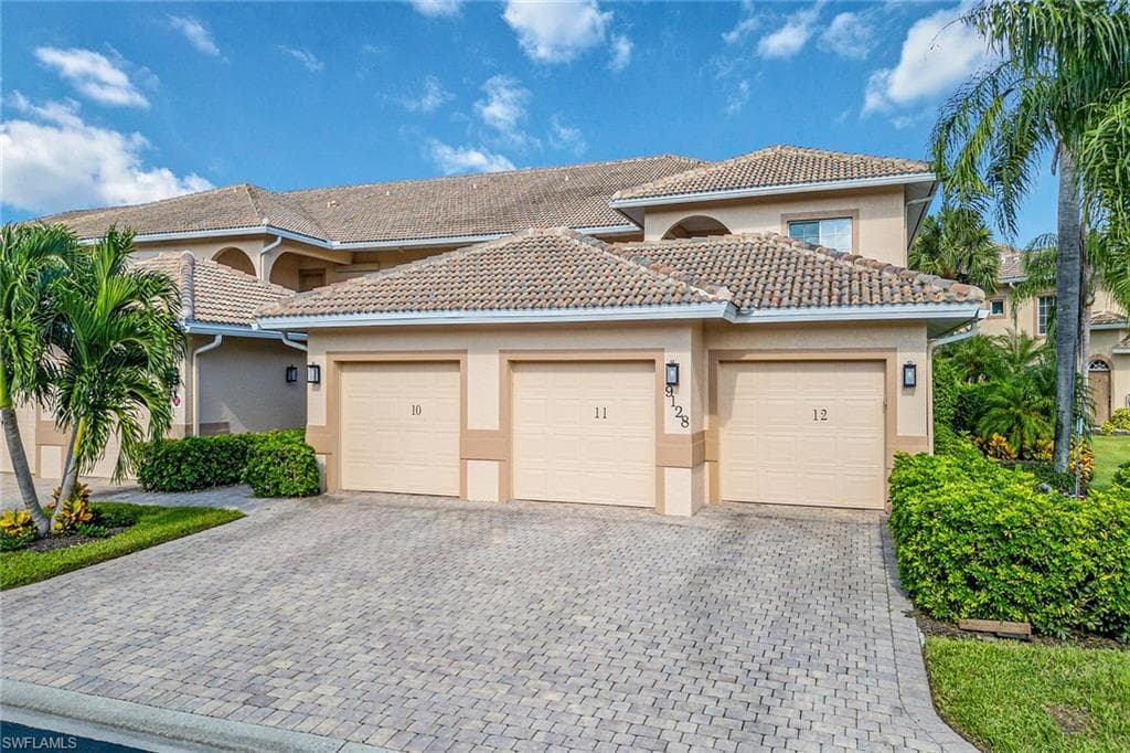 9128 Michael Cir 11, Naples, FL 34113-2