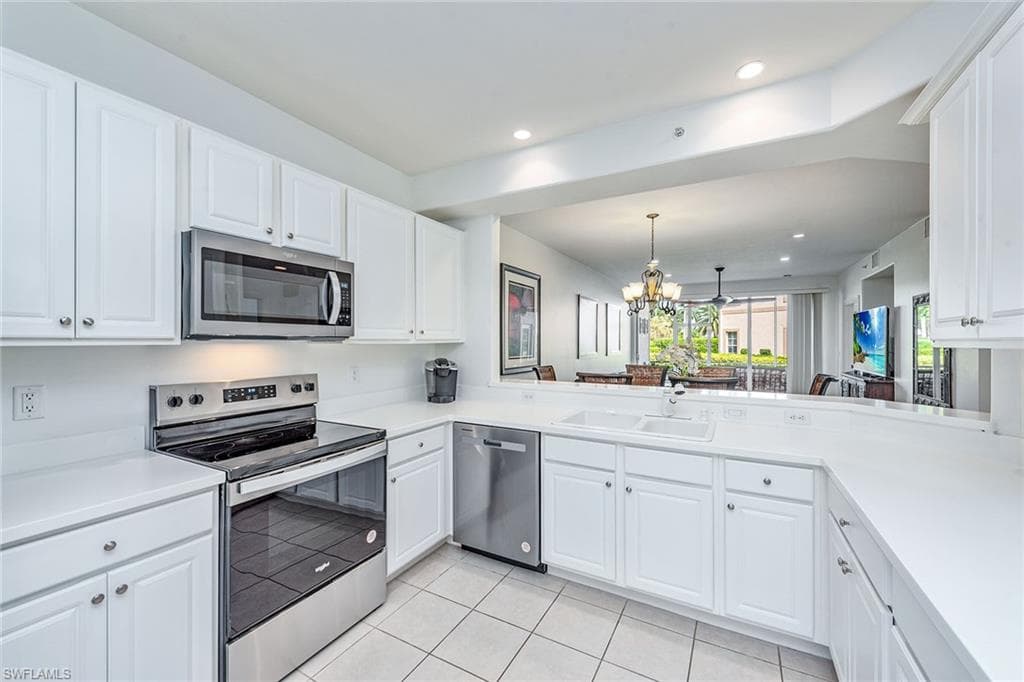 9128 Michael Cir 11, Naples, FL 34113-8
