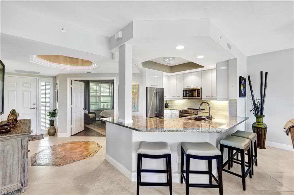 430 Cove Tower Dr 403, Naples, FL 34110-11