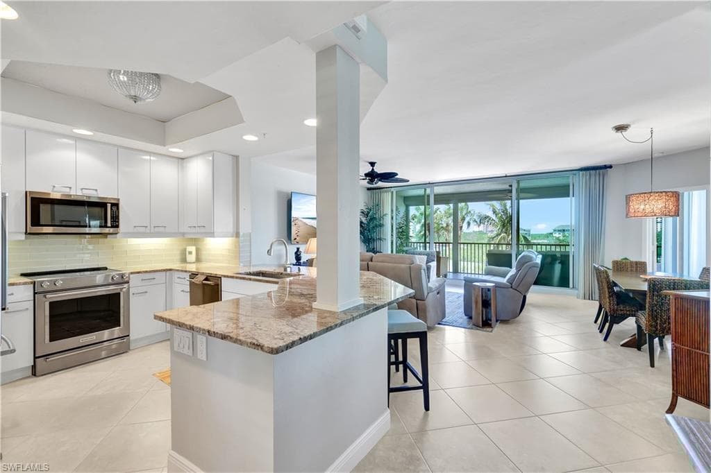 430 Cove Tower Dr 403, Naples, FL 34110-12