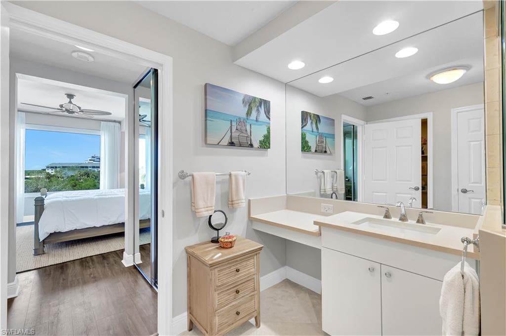 430 Cove Tower Dr 403, Naples, FL 34110-17