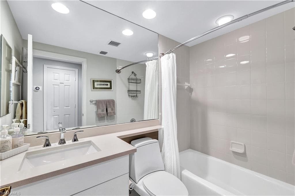 430 Cove Tower Dr 403, Naples, FL 34110-21