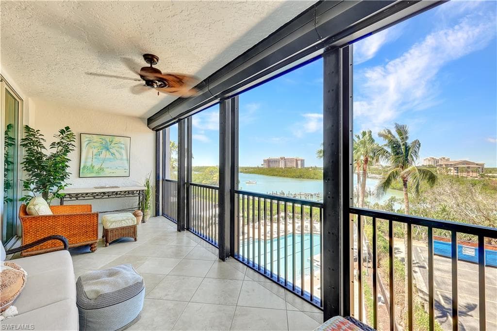430 Cove Tower Dr 403, Naples, FL 34110-23